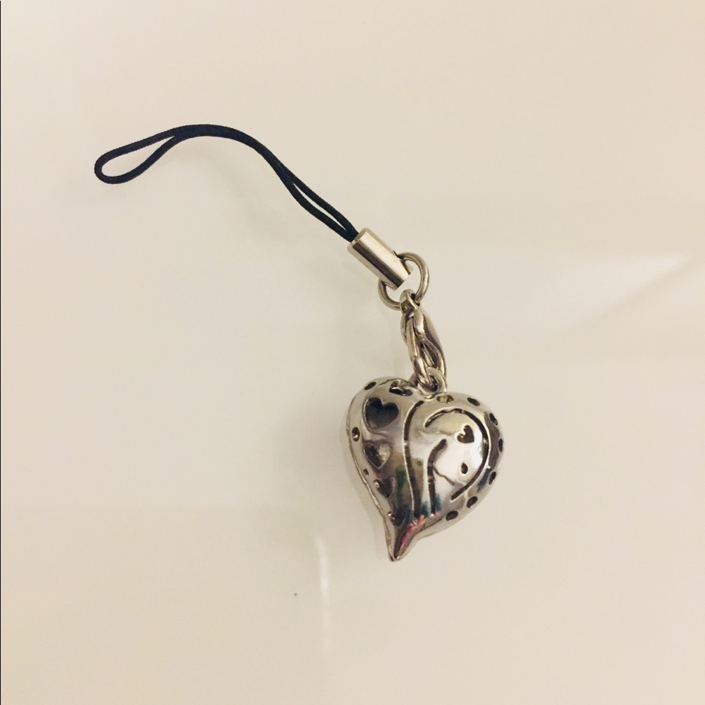 🌸 Heart phone charm NWOT - Picture 3 of 3